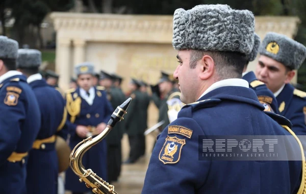 В Баку проходит Марш Победы в сопровождении военного оркестра - ФОТО