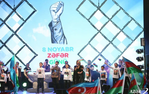 Dənizkənarı Milli Parkda Zəfər Günü şərəfinə möhtəşəm konsert və atəşfəşanlıq - FOTO