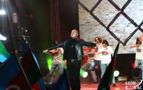 Dənizkənarı Milli Parkda Zəfər Günü şərəfinə möhtəşəm konsert və atəşfəşanlıq - FOTO