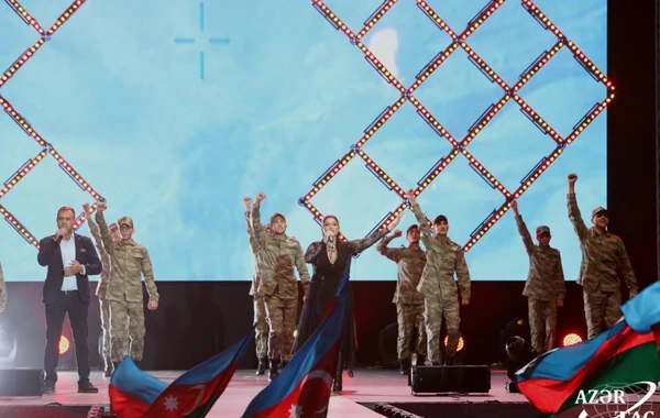 Dənizkənarı Milli Parkda Zəfər Günü şərəfinə möhtəşəm konsert və atəşfəşanlıq - FOTO