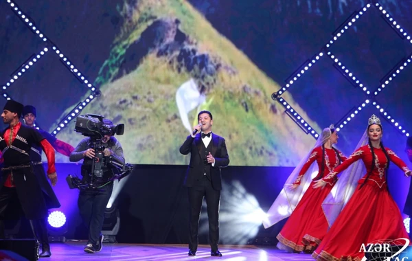 Dənizkənarı Milli Parkda Zəfər Günü şərəfinə möhtəşəm konsert və atəşfəşanlıq - FOTO