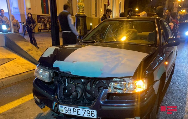 Bakıda “BakuBus” MMC-yə məxsus avtobus qəzaya uğrayıb - FOTO