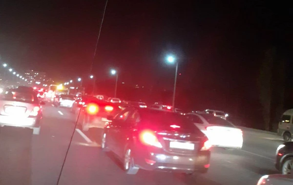 Bakı-Sumqayıt yolunda kilometrlərlə uzanan tıxac yaranıb - FOTO