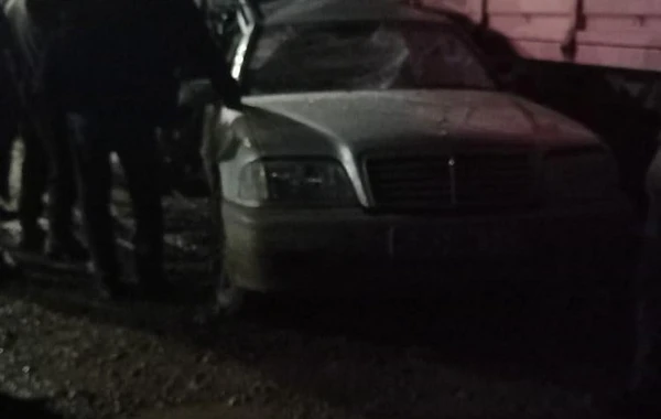 Salyanda avtomobil traktora çırpılıb, yaralanan var - FOTO