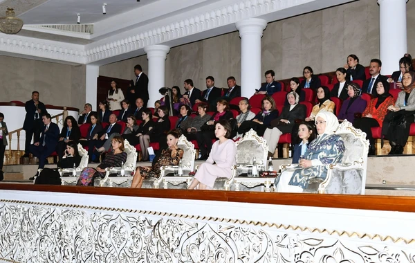 Azərbaycanın birinci xanımı Mehriban Əliyeva Səmərqənddə “Lazgi” adlı baletə baxıb - FOTO