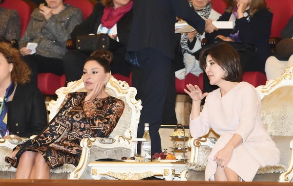 Azərbaycanın birinci xanımı Mehriban Əliyeva Səmərqənddə “Lazgi” adlı baletə baxıb - FOTO