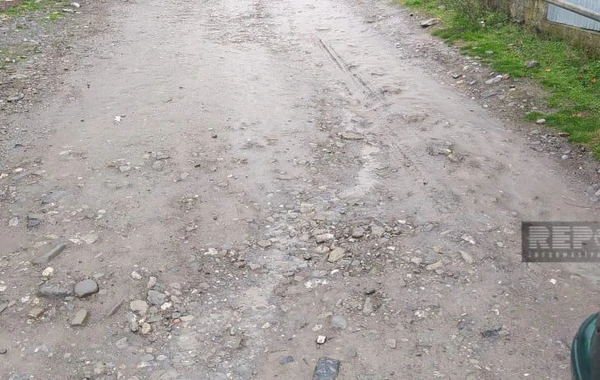 Oğuzda uzun illərdir təmir olunmayan yol yararsız vəziyyətə düşüb - FOTO