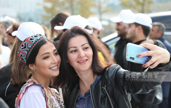 Özbək bloqçu: “Bakı o qədər gözəldir ki, getmək istəmirsən” - FOTO