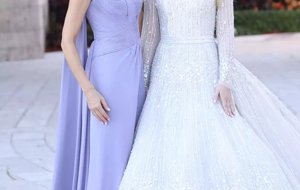 Trampın qızı özündən 4 yaş kiçik sevgilisi ilə evləndi - FOTO