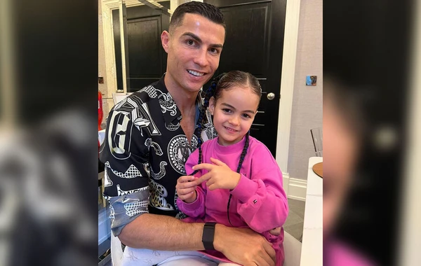 Криштиану Роналду опубликовал редкое ФОТО с пятилетней дочерью