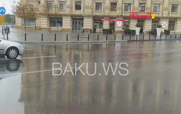 Bakıda lükün qapağı 1 aydır bağlanmır - FOTO/VİDEO