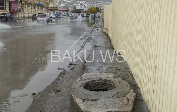 Bakıda lükün qapağı 1 aydır bağlanmır - FOTO/VİDEO