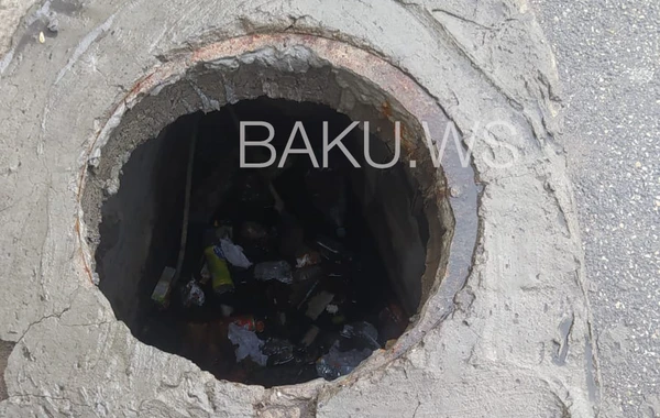 Bakıda lükün qapağı 1 aydır bağlanmır - FOTO/VİDEO