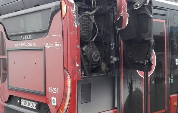 Bakıda marşrut avtobusları toqquşdu - FOTO