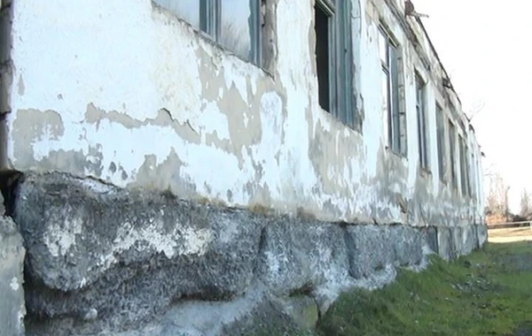 Ucarda acınacaqlı vəziyyətdə olan kənd xəstəxanası: Hər an uça bilər - FOTO