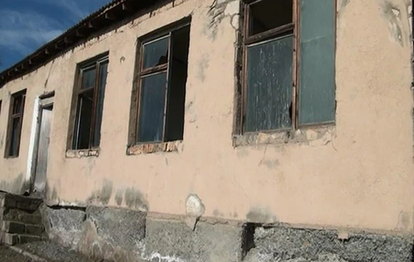 Ucarda acınacaqlı vəziyyətdə olan kənd xəstəxanası: Hər an uça bilər - FOTO