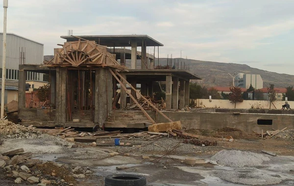 Bir sıra binaların tikintisi dayandırılıb - FOTO/VİDEO