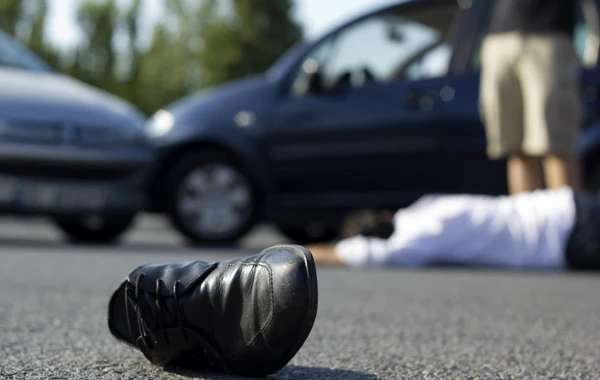 "Toyota" sərxoş piyadanı vuraraq öldürüb
