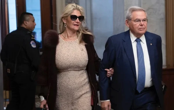 Ermənilərin maliyyələşdirdiyi ABŞ senatorunun erməni həyat yoldaşına qarşı korrupsiya işi açılıb