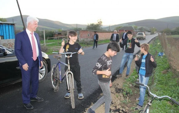 İcra başçısının bu fotosu müzakirələrə səbəb oldu - FOTO