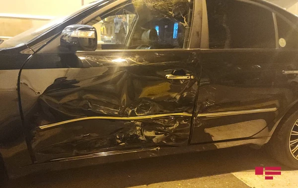 Bakıda iki avtomobil toqquşub, xəsarət alan var - FOTO