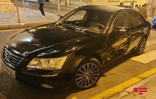 Bakıda iki avtomobil toqquşub, xəsarət alan var - FOTO