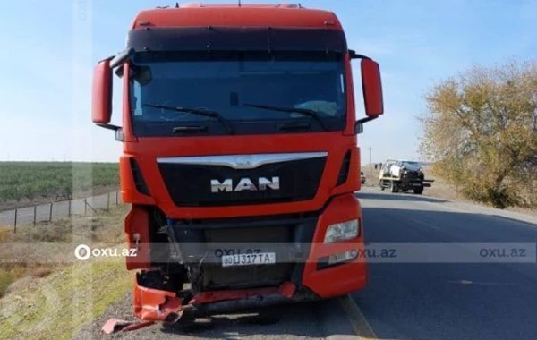 В Азербайджане главный редактор вместе с семьей попал в ДТП - ФОТО