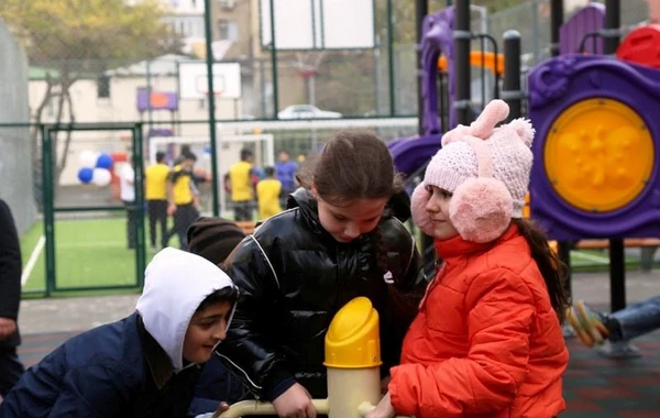 Bakıda daha bir həyət yenilənib - FOTO