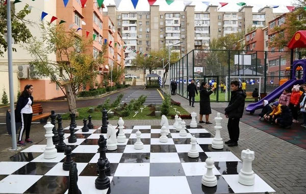 Bakıda daha bir həyət yenilənib - FOTO