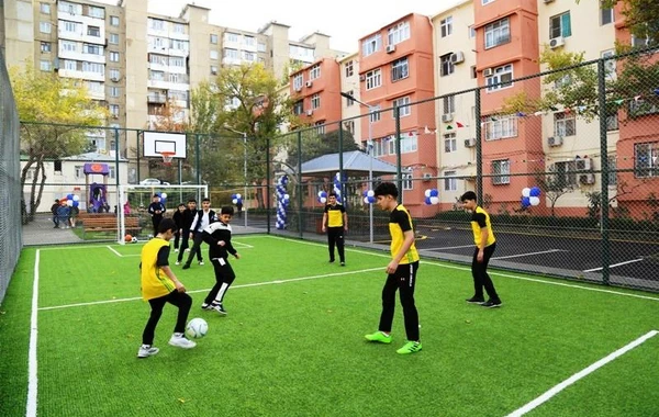 Bakıda daha bir həyət yenilənib - FOTO