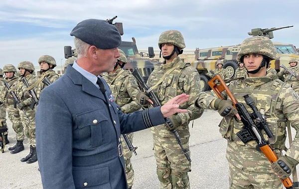 Представители НАТО ознакомились с боевой техникой ВС Азербайджана - ФОТО