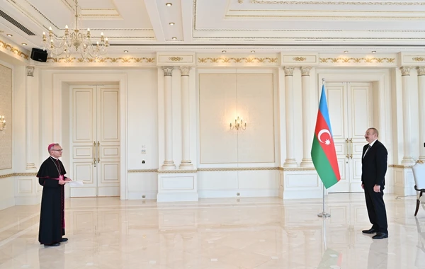 İlham Əliyev Vatikanın Azərbaycanda yeni təyin olunan səfirinin etimadnaməsini qəbul edib - YENİLƏNİB - FOTO