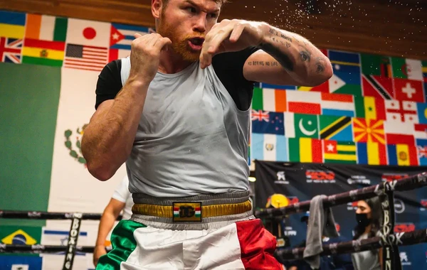 Messi Meksika bayrağı ilə döşəməni sildi, qəzəbə tuş gəldi - FOTO/VİDEO