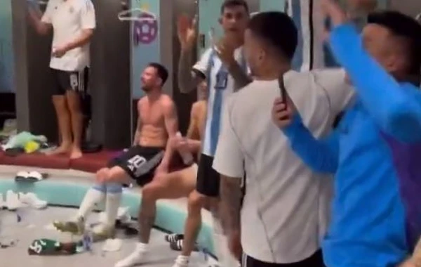 Messi Meksika bayrağı ilə döşəməni sildi, qəzəbə tuş gəldi - FOTO/VİDEO