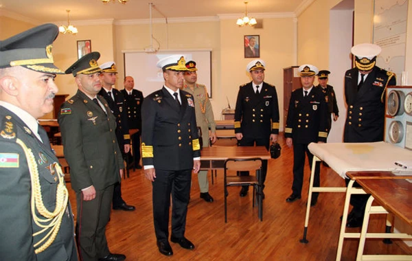 Командующий ВМС Пакистана посетил Военный институт и воинскую часть - ФОТО