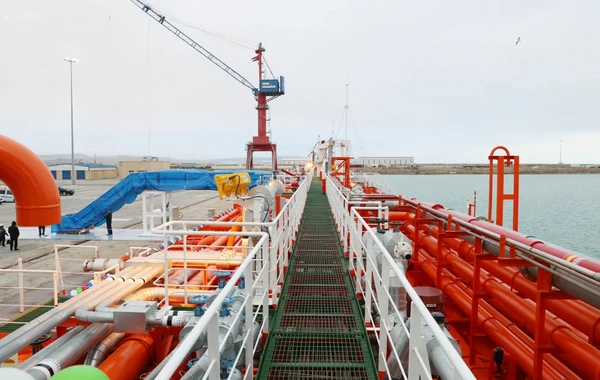 İlham Əliyev “Akademik Xoşbəxt Yusifzadə” tankerinin istismara verilməsi mərasimində - YENİLƏNİB - FOTO