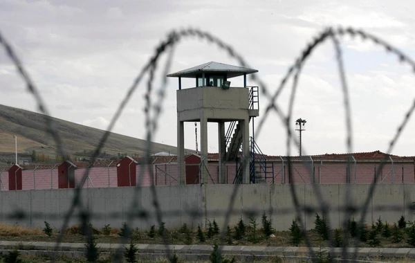 İntihar edən məhbus söyüşə görə qətl törədibmiş - TƏFƏRRÜAT - YENİLƏNİB