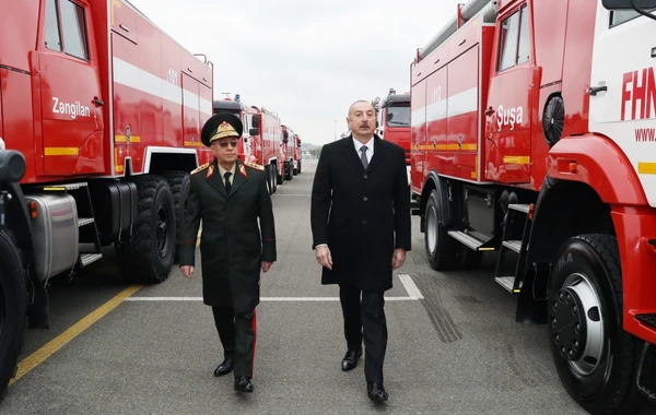 Президент ознакомился с новоприобретенной техникой спецназначения и автомобилями скорой медицинской помощи - ФОТО
