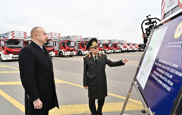 Президент ознакомился с новоприобретенной техникой спецназначения и автомобилями скорой медицинской помощи - ФОТО