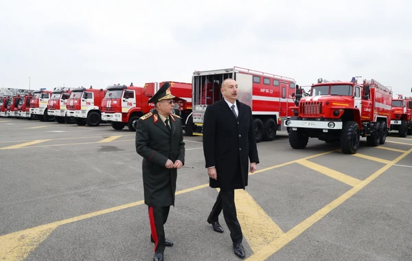 Президент ознакомился с новоприобретенной техникой спецназначения и автомобилями скорой медицинской помощи - ФОТО