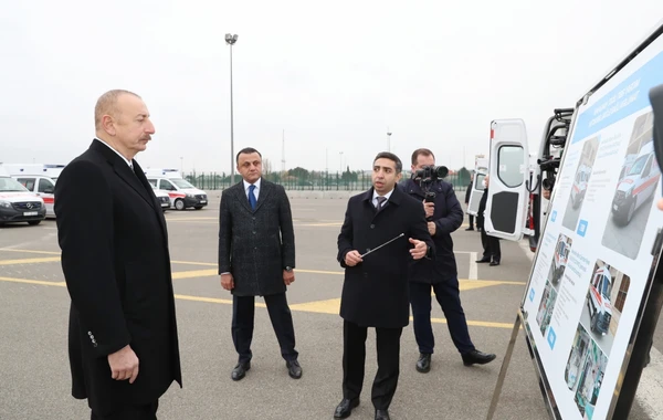 Президент ознакомился с новоприобретенной техникой спецназначения и автомобилями скорой медицинской помощи - ФОТО