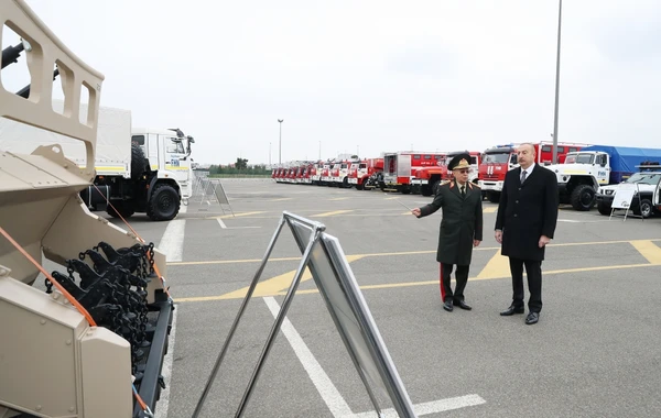Президент ознакомился с новоприобретенной техникой спецназначения и автомобилями скорой медицинской помощи - ФОТО