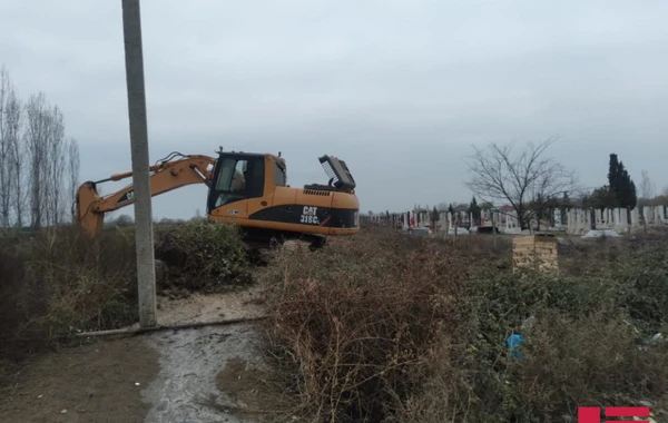 Tərtərdə su kanalı uçub, kənddə həyətləri və əkin sahələrini su basıb - FOTO