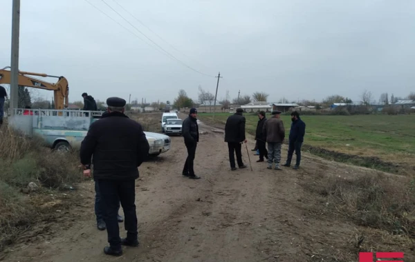 Tərtərdə su kanalı uçub, kənddə həyətləri və əkin sahələrini su basıb - FOTO