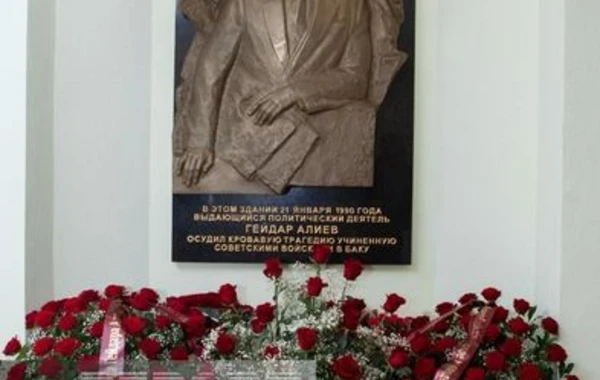 Moskvada Heydər Əliyevin xatirəsi anılıb - FOTO