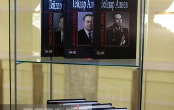 Moskvada Heydər Əliyevin xatirəsi anılıb - FOTO