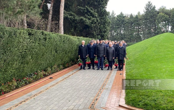 Азербайджанский народ чтит память Гейдара Алиева - ФОТО