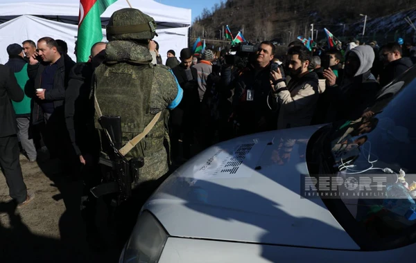 Российские миротворцы повредили автомобиль информагентства Report - ВИДЕО
