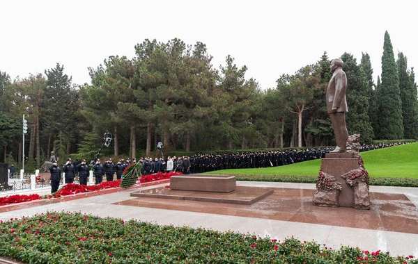 DİN əməkdaşları Fəxri Xiyabanı ziyarət etdi - FOTO