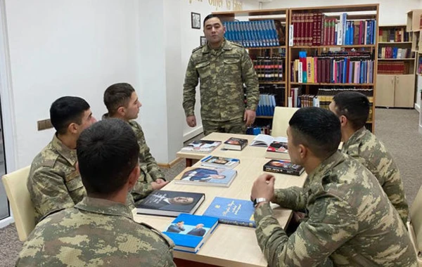 В азербайджанской армии проведен ряд мероприятий по случаю дня памяти общенационального лидера - ФОТО